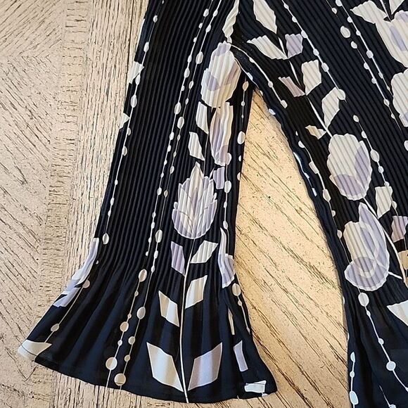 Floral bell sleeve button down shirt size Petite L - Picture 4 of 8